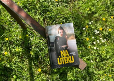 RECENZIA: Michala Ries – Na úteku