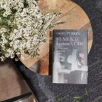 Emotívny román Vymeňte kvetom vodu od Valérie Perrin ponúka príbeh o živote v celej jeho kráse