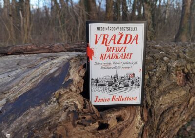 RECENZIA: Janice Hallett – Vražda medzi riadkami