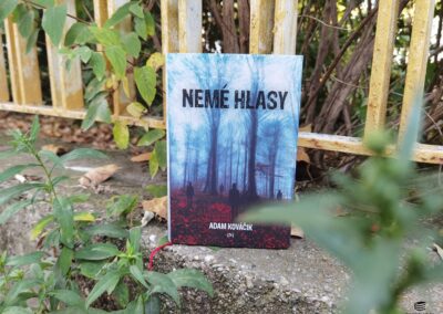 RECENZIA: Adam Kováčik – Nemé hlasy