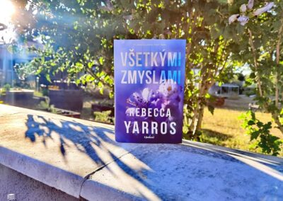 RECENZIA: Rebecca Yarros – Všetkými zmyslami