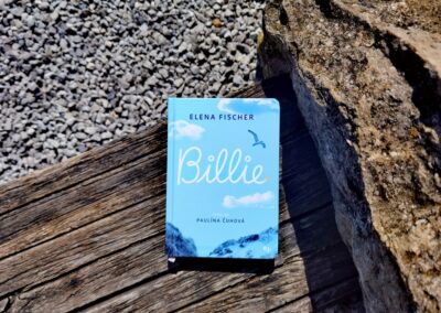 RECENZIA: Elena Fischer – Billie