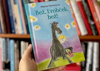 Bež, drobček, bež: Dojímavý príbeh malého žriebäťa, ktorý si zamilujú deti aj dospelí