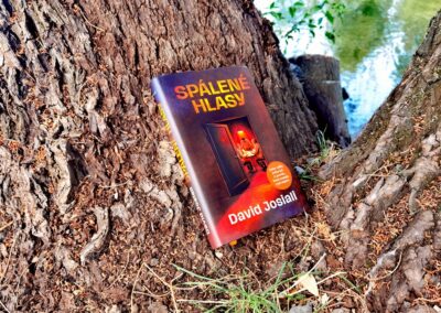 RECENZIA: David Josiali – Spálené hlasy